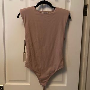 Aritzia babaton contour bodysuit tank with shoulder pads, mauve *NWT*